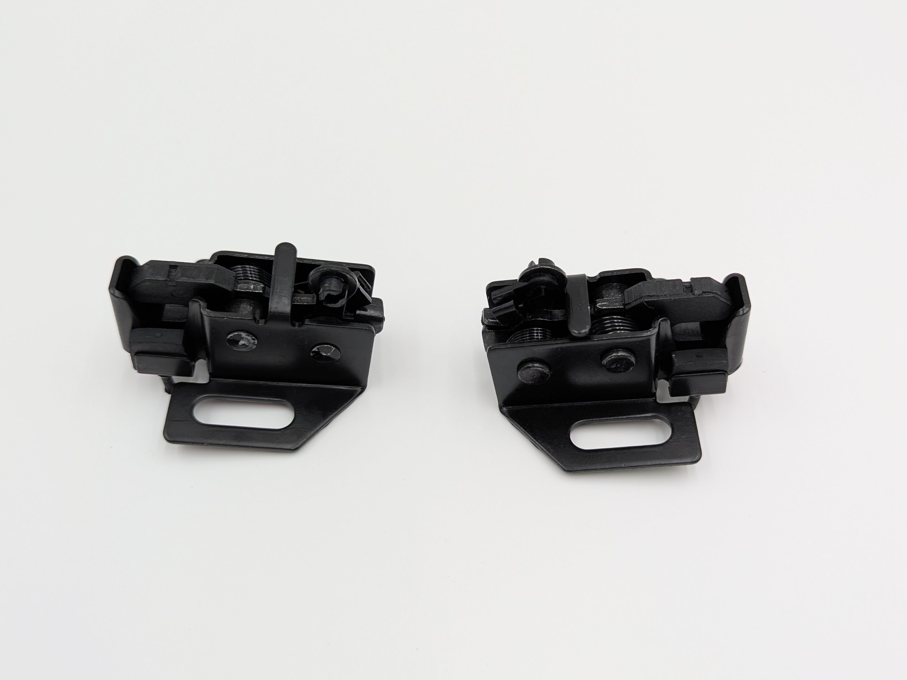 Tailgate Catch L + R (1 Set) Tailgate end